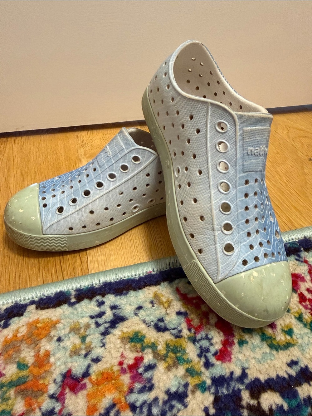 Native Kids Slip-On Water Shoes in Light Blue and White Waves 🌊